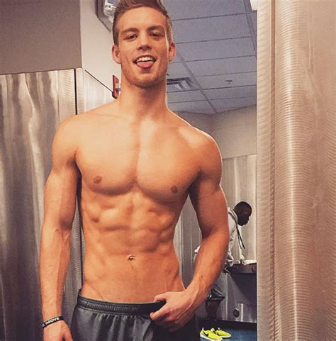 Top Model Contestant Dustin Mcneer To Jack Off For