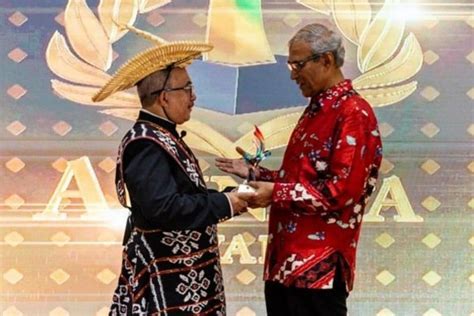 HUT Kemerdekaan RI Dubes Zainul Abidin Raih Adinata Awards