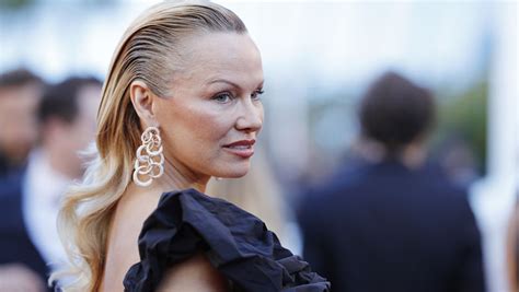 Photos Pamela Anderson Debuts New Look At Cannes
