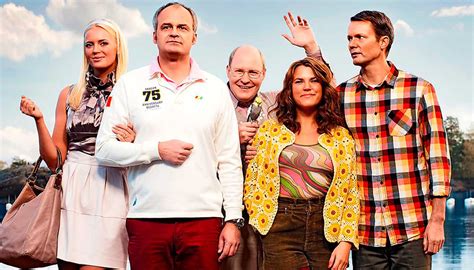 The sunny side) is a swedish television comedy series that premiered on 29 january 2010 on tv4. "Solsidan" blir långfilm på bio