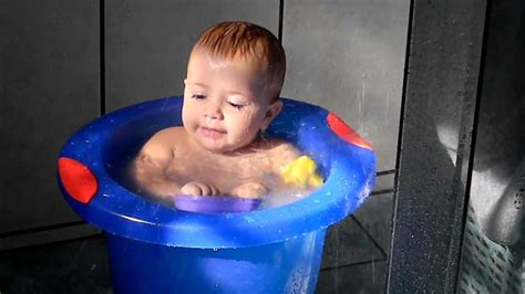 Bebê Tomando Banho Em Ofurô Youtube