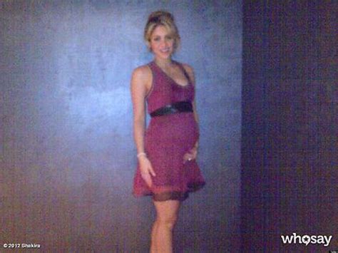 Shakira Pregnant Star Tweets First Baby Bump Photo Photo Huffpost