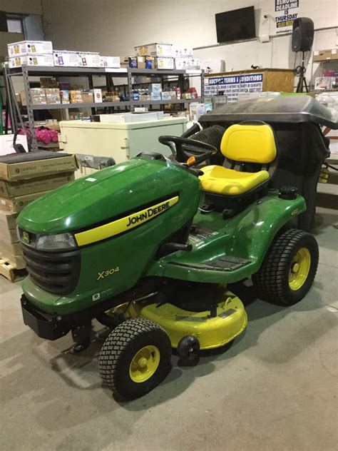 John Deere X304 Riding Lawn Mower Less Than 7 Hours On Meter Like New