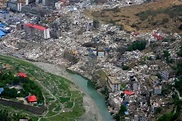 汶川512大地震，使全国陷入悲痛，16万官兵紧急出动救灾_腾讯新闻