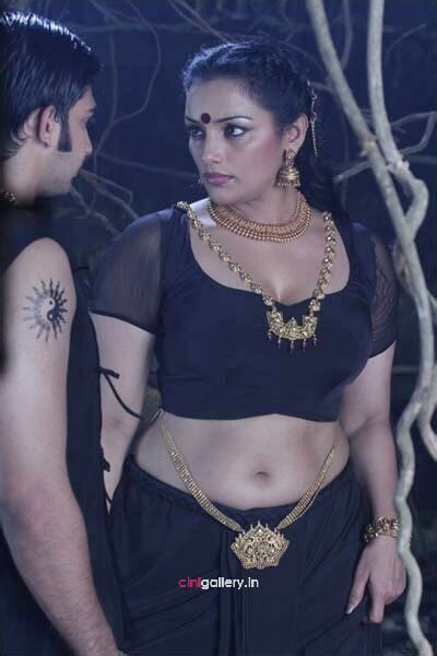 Swetha Menon Hot Navel Show In Rathinirvedam Indian Film Actresses