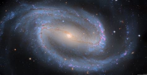 Barred Spiral Galaxy Ngc 1300 From Hubble The Astronomy Enthusiast