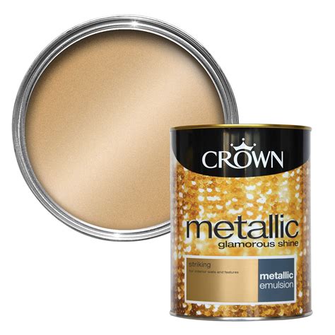 Crown Feature Wall Striking Emulsion Paint 125l Rooms Diy At Bandq
