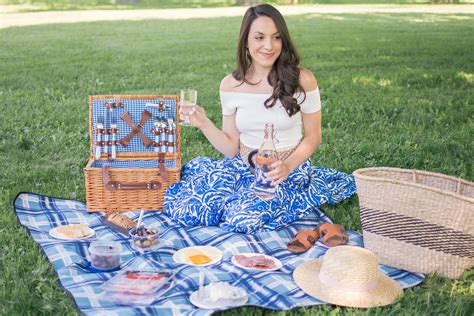 This Is Why We Love To Picnic The Pink Brunette Picnic Picnicdecor Picnicfashion