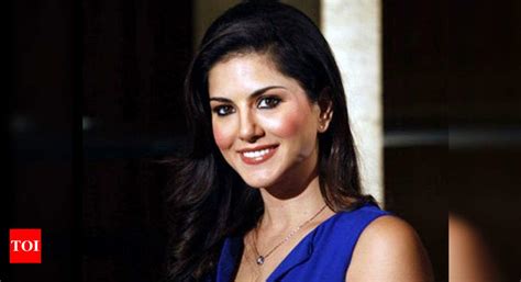 Dont Like Comparisons With Aishwarya For Dhol Song Says Sunny Leone