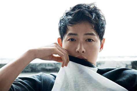 He made his acting debut in 2008 with a role in frozen flower and went on to become a regular host on the kbs music show music bank. Song Joong Ki Rocks Casual Looks For Top Ten | Soompi