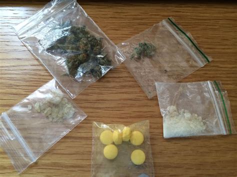 We did not find results for: 1g weed, 1.4g MDMA, 210mg aMT : DrugStashes