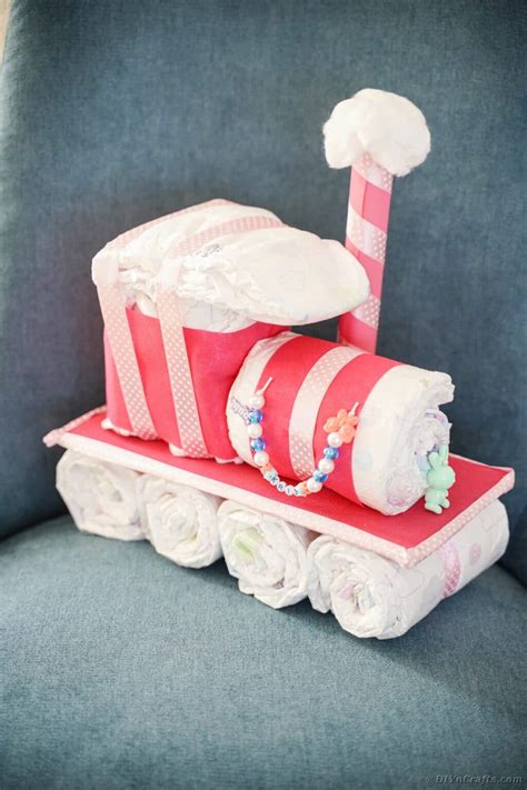 Adorable Diy Diaper Cake Train Baby Shower T Diy And Crafts