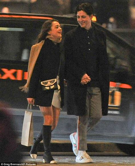 Game Of Thrones Maisie Williams Enjoys A Date With Ollie Jackson