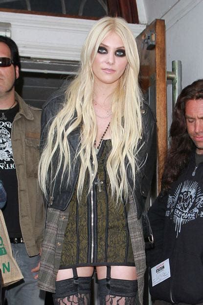 Photos Taylor Momsen Pretty Reckless With Makeup