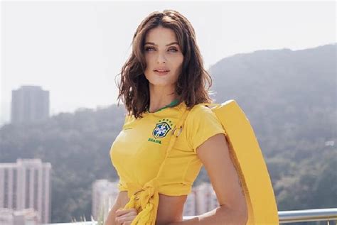 5 Sexys Famosas Modelos Brasileñas Que Apoyaron A Su Selección Hasta El