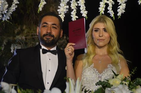 Büşra Orhan Akdemir çifti muhteşem bir düğün töreni ile dünya evine