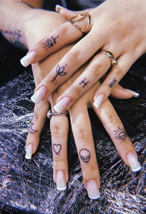 Meaningful Tiny Finger Tattoo Ideas Every Woman Eager To Paint Fashionsum Small Finger
