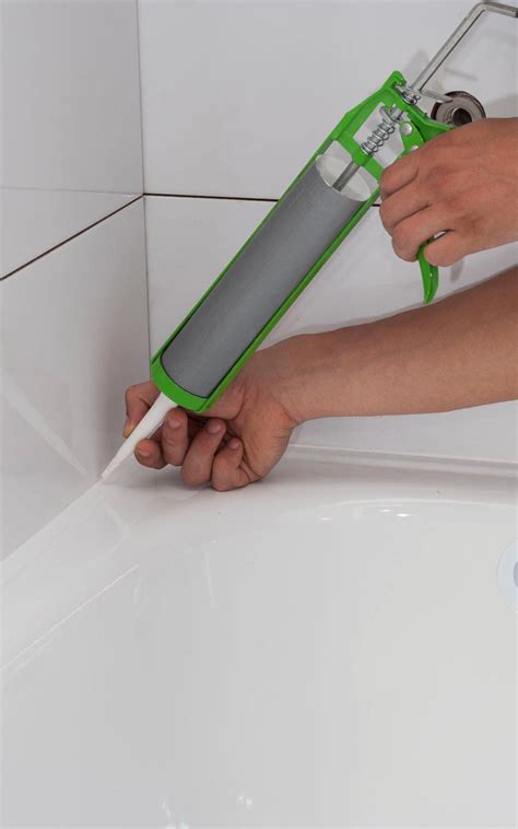 Plus on attend pour les changer, plus ils pourrissent et plus c'est horrible. Changer les joints de la salle de bains