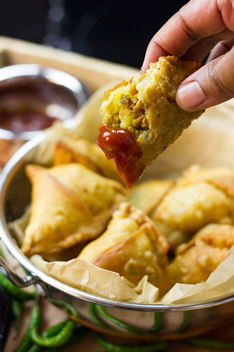 It won't take long to make at all, and it's quite good! Easy Chicken Samosa Recipe - Munaty Cooking