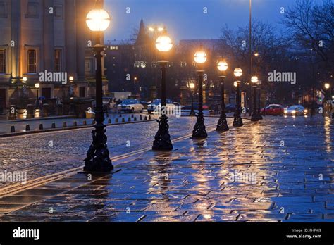 Victorian Street Lamp Night Hi Res Stock Photography And Images Alamy