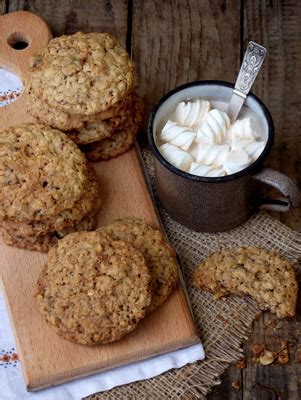In medium/large bowl, stir together flour, baking powder, and cinnamon. Oatmeal Raisin Cookies | Recipe in 2020 | Oatmeal cookie ...