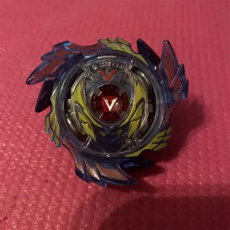 BEYBLADE BURST EVOLUTION SwitchStrike Genesis Valtryek V3 6V Rb Hasbro