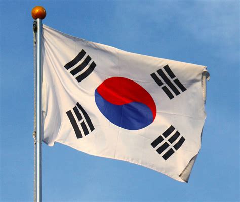 The flag of south korea, also known as the taegukgi (also spelled as taegeukgi, lit. taegeuk flag'), has three parts: Bandera de Corea del Sur | Wiki Cultura coreana | Fandom