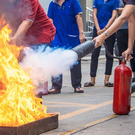How To Use A Fire Extinguisher Security Five