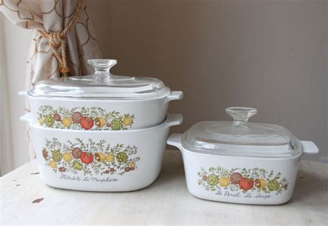 Pyrex Spice Of Life Casserole Dishes Set Of Three With Lids Etsy Casserole Dishes Casserole