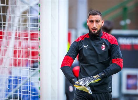 #marotta wanted #donnarumma but he has refused a meeting. CM: Milan ready to begin Donnarumma talks - the club's idea regarding contract and salary