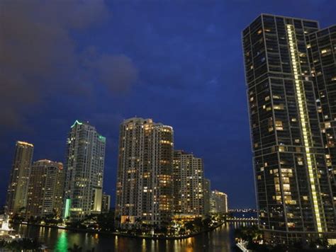 This page gives detailed information on the typical march temperature, precipitation, sun, humidity, wind and storms for miami. Foreigners swoop into Miami real estate with piles of cash
