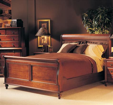 Durham Saville Row Traditional Solid Wood Queen Sleigh Bed
