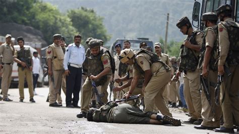 attack on convoy kills indian troops in kashmir india news al jazeera