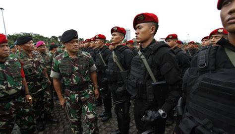 Oknum polisi mabuk menembak tiga orang hingga tewas di cengkareng. Insiden Polisi Tembak TNI di Monas, Begini Kata Polda Metro Jaya