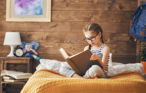 girl reading a book mycareergirl