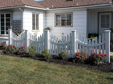 We create a lot of things here at the shabby tree and i wanted to create something that can be used all year long. How to Build a Decorative Curved Picket Fence | DIY