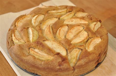 Jane's Kitchen: Apple-Cinnamon Cake