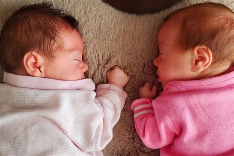 single mom welcomes twins after finding sperm donor through facebook