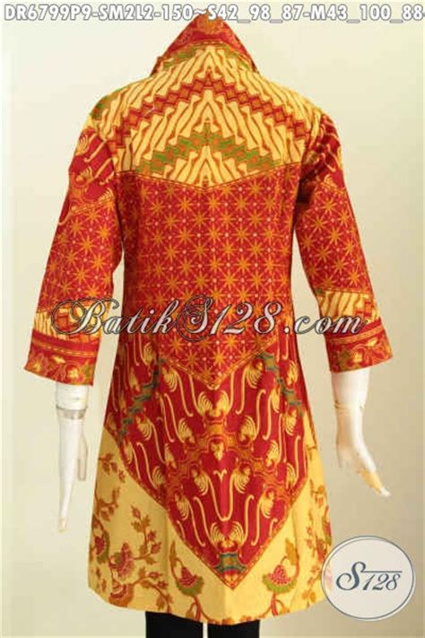 Toko kaos oblong distro sumber. Baju Batik Wanita Buat Kerja, Dress Batik Berkelas Model Kerah V Motif Klasik Sinaran Proses ...