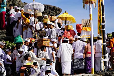 Umat Hindu Di Bali Rayakan Hari Galungan Begini Rangkaian Prosesinya