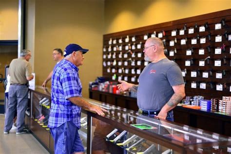 Buds Gun Shop Opens In Sevierville