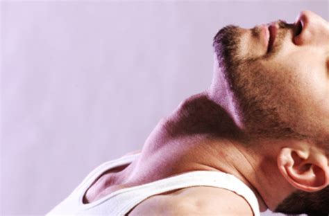 Almost all cancers in the larynx or hypopharynx develop from thin, flat cells called squamous cells, which make up the inner lining of these 2 structures. Cancer du larynx (carcinome laryngé) - Planete sante