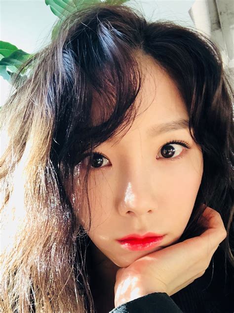 See The Gorgeous Selfies From Snsd Taeyeon Wonderful Generation