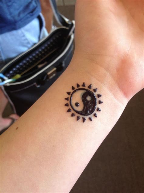 Very simple henna tattoo for belly Pin on t a t t o o