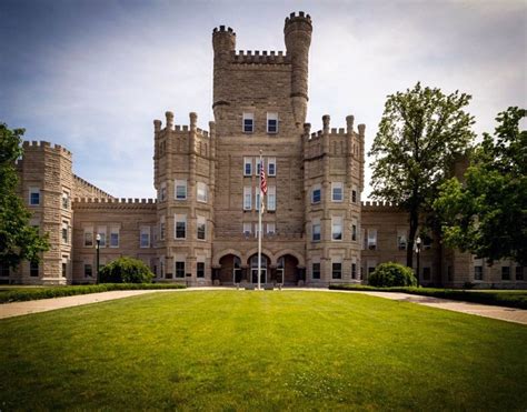 52 Reasons Students Love Eastern Illinois University