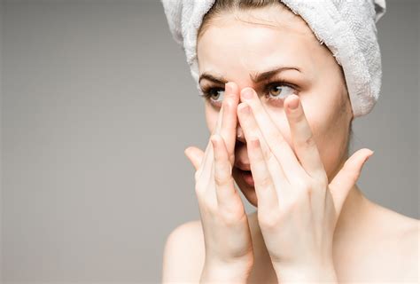 Puffy Eyes From Crying 8 Remedies To Reduce Swelling Emedihealth