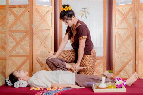 what is a thai massage and how is it done