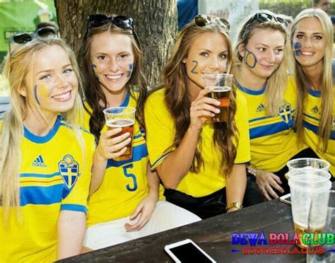Pin By Ashley Marques On Lindas Mulheres Swedish Girls Football Girls Soccer Girl