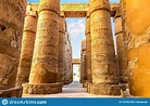 Colonne centrali di Karnak fotografia stock. Immagine di monumento ...