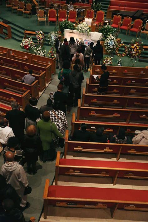 Thousands Attend Freddie Grays Baltimore Funeral Including White